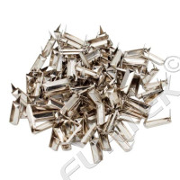 Прямоугольные металлические заклепки на шипах