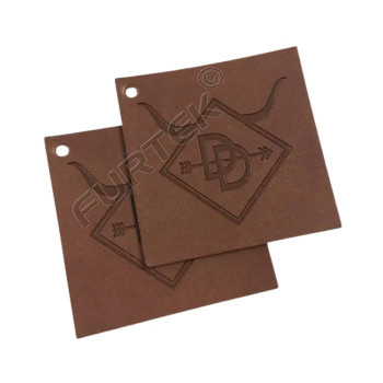 Кожаная этикетка с объемным тиснением 