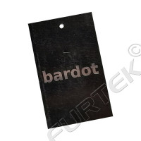 Прямоугольная пластиковая бирка с тиснением и отверстием для крепления