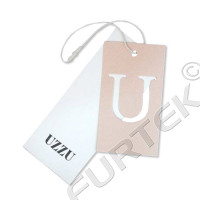 Прямоугольная подвесная бирка двойная из мелованного картона с вырубкой и вощеным шнуром с застежкой