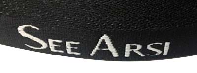 Эластичная лента черного цвета с надписью белого цвета See Arsi