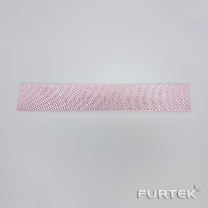 Печать на розовой сатиновой ленте и розовым текстом, вид с обратной стороны