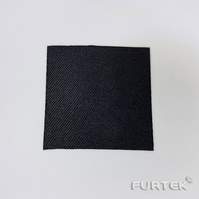 Печать на сатиновой черной ленте, с цветным логотипом, вид сзади