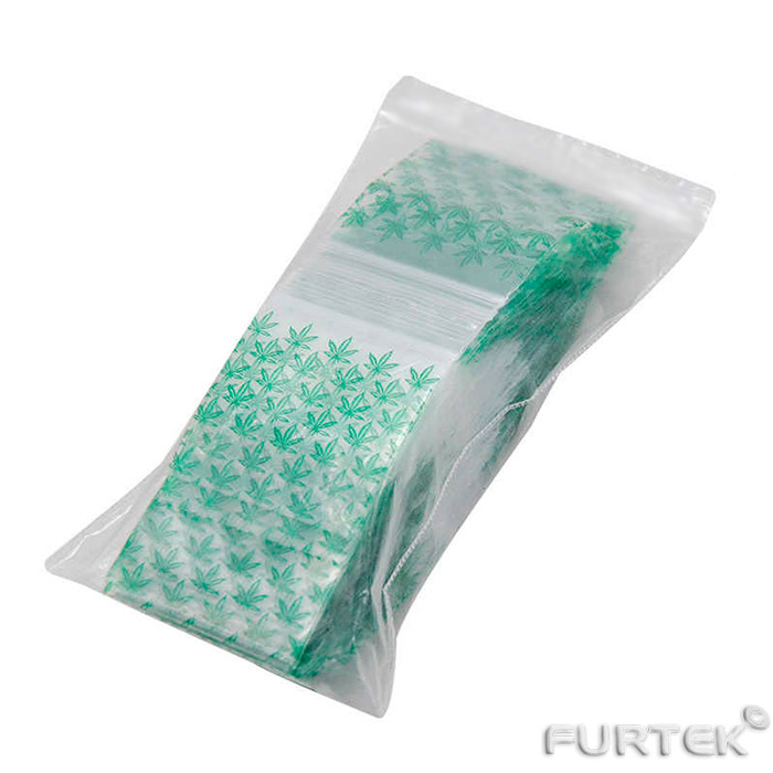 Пакет zip-lock прозрачный без печати внутри пакетики с печатью с орнаментом зеленого цвета.
