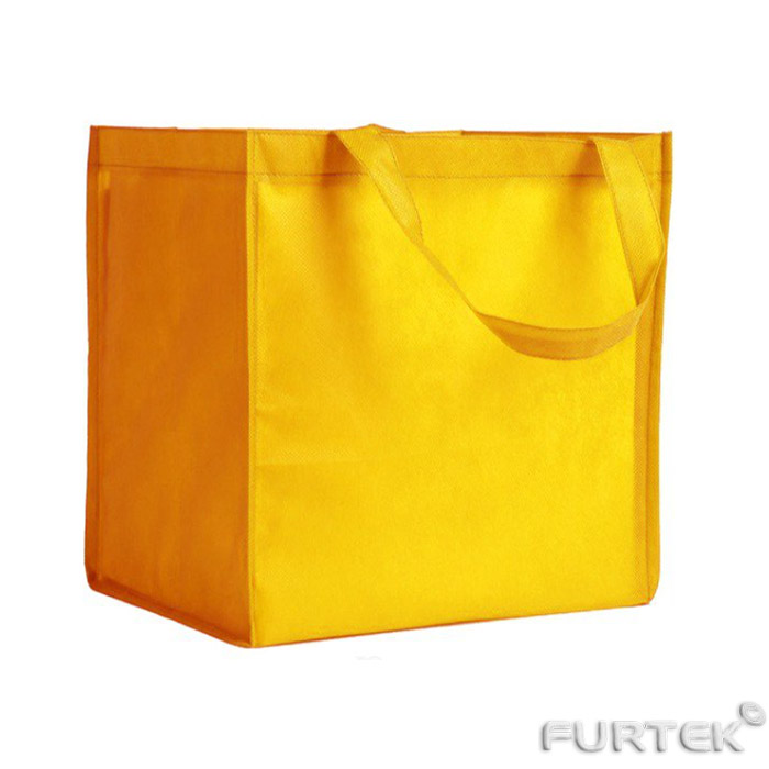 Объемная сумка желтого цвета