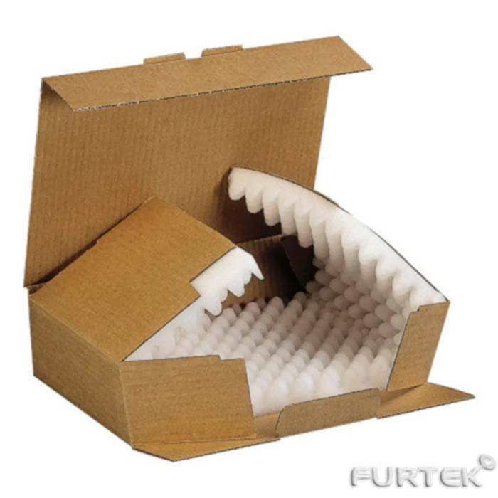 Пример использования упаковочного поролона в картонной коробке.