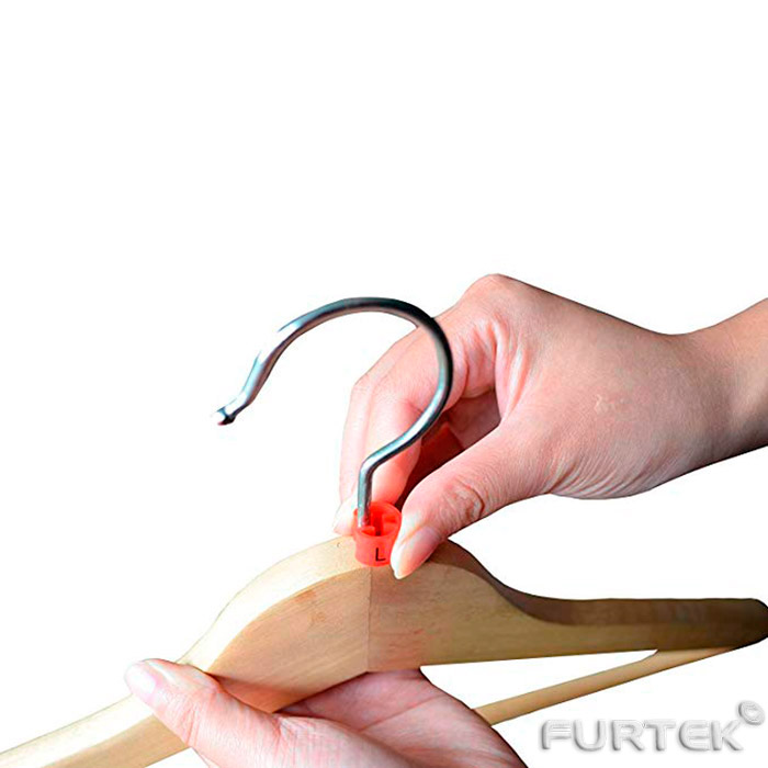Пример, как крепится размерник на вешалку
