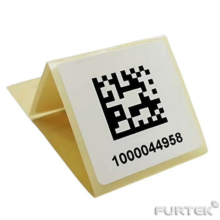 Самоклеющая этикетка с qr кодом