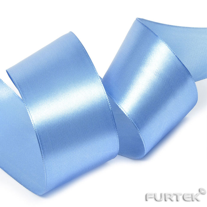 Сатиновая лента голубого цвета продается в рулонах по 100 м, 200 м и 400 м